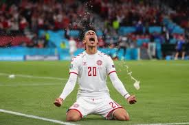 Xứ wales sẽ chạm trán đan mạch trên svđ johan cruyff arena ở vòng 1/8 vck uefa euro 2020, đây là trận đấu diễn ra trên đất hà lan nên đôi bên đều sẽ chơi với tư cách trung lập. X6bquqc0lkefhm
