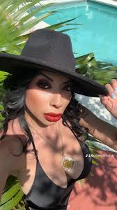 Olivia Ramon (@oliviaunger76)