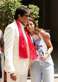 Amitabh Bachchan Gets A Hug From Daughter Shweta Bachchan Wonders What Would He Do Without Her Pinkvilla We take a look at some more photos from amitabh bachchan's family album.