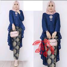 Mulai dari sepatu, tas, baju hingga bawahan celana maupun rok. Jual Set Renata Navy Pakaian Muslimah Modis Model Baju Gamis Terbaru Le Jakarta Pusat Emmy Busana Tokopedia