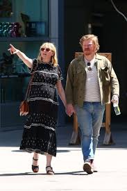 Actress kirsten dunst and her husband, actor jesse plemons announced that they are expecting their second child together in the newest issue of 'w magazine'. Kirsten Dunst With Husband Out In Hollywood 02 Gotceleb