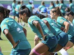 A primeira participação da seleção de hóquei feminina adulta aconteceu em 2006 na viii edição dos jogos odesur de buenos aires. Dah6bdacw2lkem