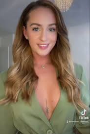 Háo hức bay ra nước ngoài gặp người yêu qua mạng, cô gái chết lặng ngay từ  lần chạm mặt đầu tiên, lí do cực phẫn nộ!