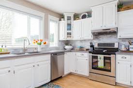 However, keep in mind that white shows grease, dirt and stains more easily than other colors. 14 Best White Kitchen Cabinets Design Ideas For White Cabinets