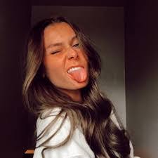 Dana Bee's Instagram, Twitter & Facebook