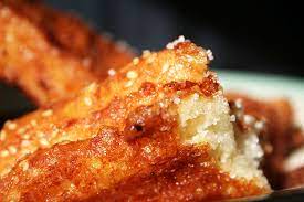 Cand se desprinde de mana, framanti din nou, cu ulei, pana cand acesta se incorporeaza. Paine Prajita Cu Lapte Si Ou Deliciu De Weekend