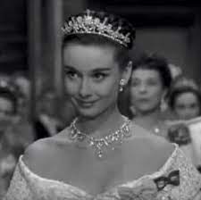 オードリーヘップバーンみたいなティアラに憧れます って 先日プレ花嫁さまがdmして下さった画像 2枚目 いつまでも色あせない 永遠の憧れですよね ネットショップへは nocca tiara プロフ欄からgo old hollywood audrey hepburn hollywood