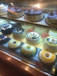 Majestyk bakery is available in medan, jabodetabek, cirebon, surabaya dan bali. Holland Bakery Gajah Mada Lengkap Menu Terbaru Jam Buka No Telepon Alamat Dengan Peta