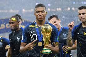 His father wilfried hails from cameroon and, as well as being his agent, is a football coach, while his algerian mother fayza is a former handball player. Who Is Kylian Mbappe The 19 Year Old French Soccer Star On The Rise