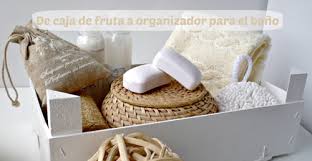 Decorar una caja de fruta puede ser muy fácil y el resultado puede ser un regalo muy original. Diy Hunters