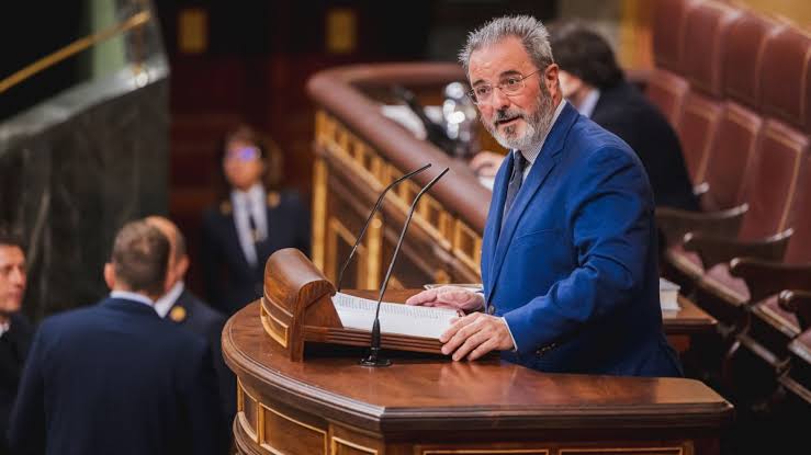Carlos Flores denuncia la gestión del CIS de Tezanos: 'Hemos sobrepasado el  límite de lo tolerable' - VOX