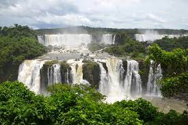 Ich würde immer erst vor ort den bus buchen. Die Iguazu Wasserfalle Im Dreilandereck Von Argentinien Brasilien Und Paraguay