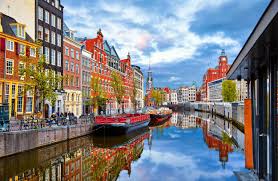 Di luar pembahasan seputar luasnya, kota ini amsterdam adalah kota yang patut dikunjungi. 12 Kota Terindah Di Belanda Terbaik Dikunjungi Saat Liburan Pengetahuan Umum Populer