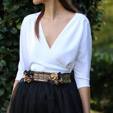 Pero antes de ver este outfit os quiero contar la bonita historia que hay detrás de esta firma y que protagonizan tres ingenieras aeronáuticas. Blusa Cruzada De Media Manga Para Bodas Blusas Femininas Moda Saias