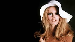 Brigitte Bardot und Jacques Charrier posieren mit Nicolas