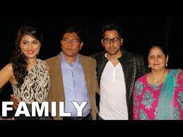 A file photograph of hina khan with her father. Hina Khan Family Photos Father Mother Brother Partner Youtube