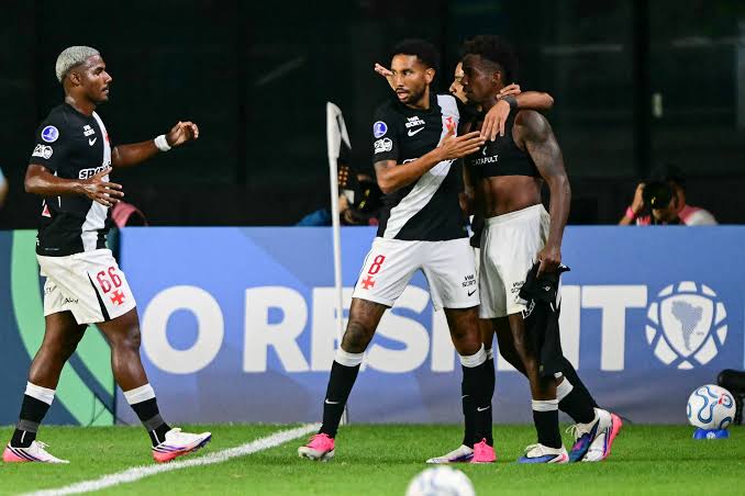Com gol no fim, Vasco vence Ind. Medell&iacute;n e avan&ccedil;a &agrave;s oitavas da Sul- Americana