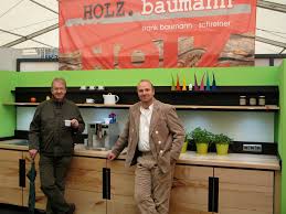 Der ursprüngliche abwehrspieler, der mittlerweile im defensiven mittelfeld spielt, kam 1999 vom bundesligaabsteiger 1. Holz Baumann Facebook
