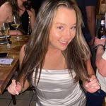 Elizabeth Strawbridge's Instagram, Twitter & Facebook