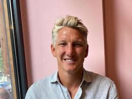 Chicago fire's bastian schweinsteiger announces retirement. Bastian Schweinsteiger Beim Fruhstucken Fan Sieht S Und Droht Mit Brisanten Konsequenzen Stars