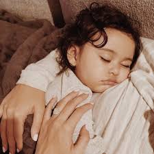 Esther Debora Hahn (@4c1bf511078745c)