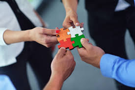 There is always time to squeeze in a little fun when nobody is looking. 5 Team Building Games That Teach You Critical Thinking Skills Loquiz