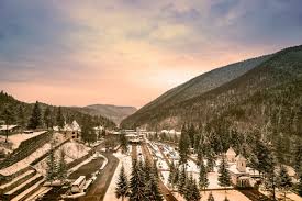 Nu inteleg motivele pentru care slanic moldova este voit omisa sau si eu va invit in statiunea slanic moldova, de care am fost placut impresionata! SlÄƒnic Moldova