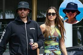 Scott disick and amelia hamlin just made their new romance instagram official as the couple cozied up for their first public selfie together. Lisa Rinna Addresses Amelia Hamlin And Scott Disick S Romance
