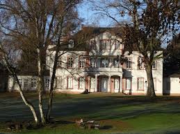 Hanau friedhof kesselstadt ist 827 meter entfernt, 11 min gehweg. Schloss Philippsruhe Sonntagswandern