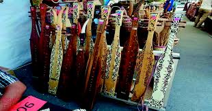 Sampek adalah alat musik tradisional kalimantan dari suku dayak. Pesona Sape Alat Musik Khas Dayak