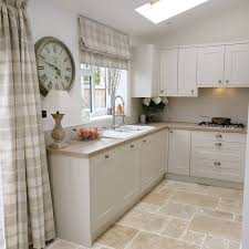 Land Shaker Kuche Wren Kuchen Morgennebel Mit Steinboden Indoorlightingideas Kuche Kuchen Morgennebel Shak Haus Kuchen Landhauskuche Wohnung Kuche