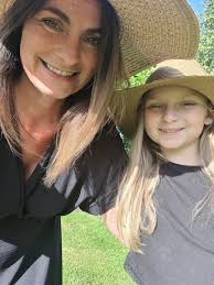 PET OR HOUSE SITTING 👩‍👧 PANAMA 5-19 APRIL 2025 Me and my daughter  (living in the north of Paris) Languages : French, Spanish and English We  are a family-based team: myself and