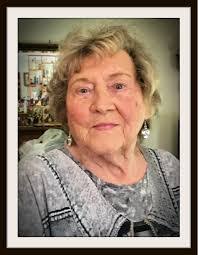 Maxine Brooks's Instagram, Twitter & Facebook