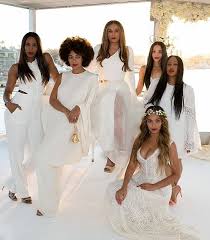 Beyonce Solange On Their Mother Tina S Wedding Day To Richard Lawson 12 04 2015 Mit Bildern Hochzeitsfeier Ideen Brautjungfern Brautjungfern Kleider