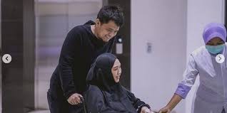 Pertama ane mohon maaf kalau misal ane repost, spoiler for budayakan: Baby Sulaiman Sepekan Di Nicu Oki Setiana Dewi Bolak Balik Rumah Sakit Antarkan Asi Merdeka Com