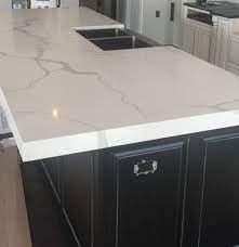 A mitered edge creates a seamless edge between the top of the countertop and a second piece of stone to create a specialty edge or to join a waterfall panel. Calacatta Classique Quartz Marble Alternative Arch City