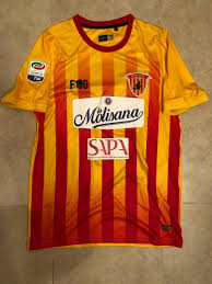 Permission is granted to copy, distribute and/or modify this document under the terms of the gnu free documentation license, version 1.2 or any later version published by the free software. Benevento Calcio Home Camisa De Futebol 2017 2018 Sponsored By La Molisana