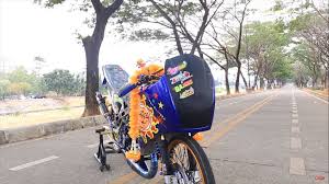 La ninja 150 es una motocicleta de la casa japonesa kawasaki, construida por primera vez en 1996 y en su mayoría para el mercado asiático. Modifikasi Ninja Rr Yang Tak Biasa Berikut Videonya