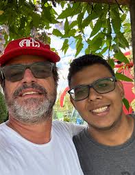 Aniversário de 21 anos do meu companheiro de jogos e de todas as horas,  @mattosjosesergio. Sim, ele nasceu no centenário do nosso Mecão para  completar nossas vidas e trazer mais sorte para