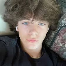 PolyBuzz.ai Chatbot: Deeper, Discreet Conversations with Next-Gen AI