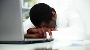 Typically, both sides of the body are involved, and the initial symptoms are changes in sensation or pain often in the back along with muscle weakness. Sindrome De Guillain Barre Drauzio Varella