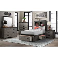 When you shop at an aaron's store, you can always count on the aaron's low price guarantee†, flexible lease ownership plans, and no credit needed* to get the very best products for your home. 7 Piece Bedroom Set Queen