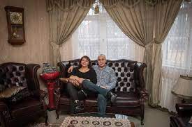 Mary nótár (born november 1985, in hungary) is a singer of the romani ethnic group of the country of her birth. Notar Mary Ebben A Kastelyban Tartottak Fogva Borsonline