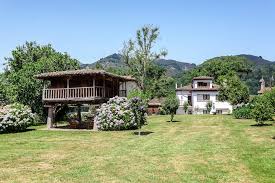 Hay un 79% de fincas en asturias que disponen de habitaciones para alojar a los invitados después de la celebración. Casa Con Finca Centrica Y Tranquila En Cangas Casas En Alquiler En Cangas De Onis Principado De Asturias Espana