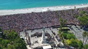 La promenade des anglais une semaine après l'attentat. Pourquoi L Attentat De Nice Est Il Si Choquant