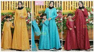 Selayaknya apapun trend fashion, trend baju pesta pun selalu berubah dan saat ini dress brokat tengah berada di puncak popularitas sebagai gaun acara formal. Model Baju Gamis Brokat Ibu Dan Anak Untuk Lebaran 2020 Youtube