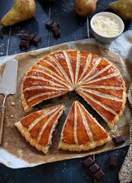 Galette Des Rois Poire Chocolat En 2020 Avec Images Poire Au Chocolat Galette Des Rois Poire Chocolat Galette Poire Chocolat