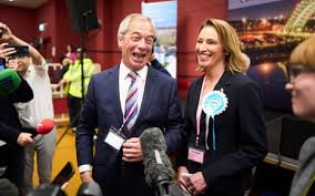 Reform wins Runcorn byelection by just six votes in blow to Labour |  Politics | The Guardian