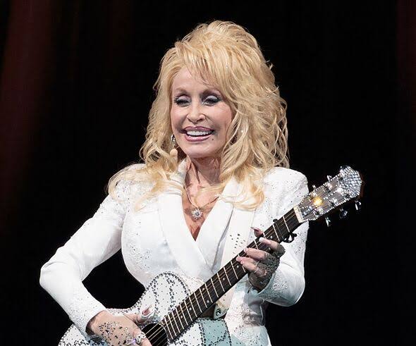 CNN apologizes to Dolly Parton's family for using impersonator photo - TV -  Entertainment - Daily Express US