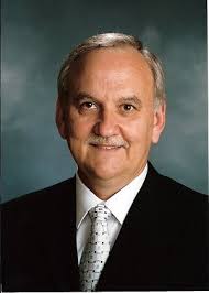 Highland school superintendent announces retirement